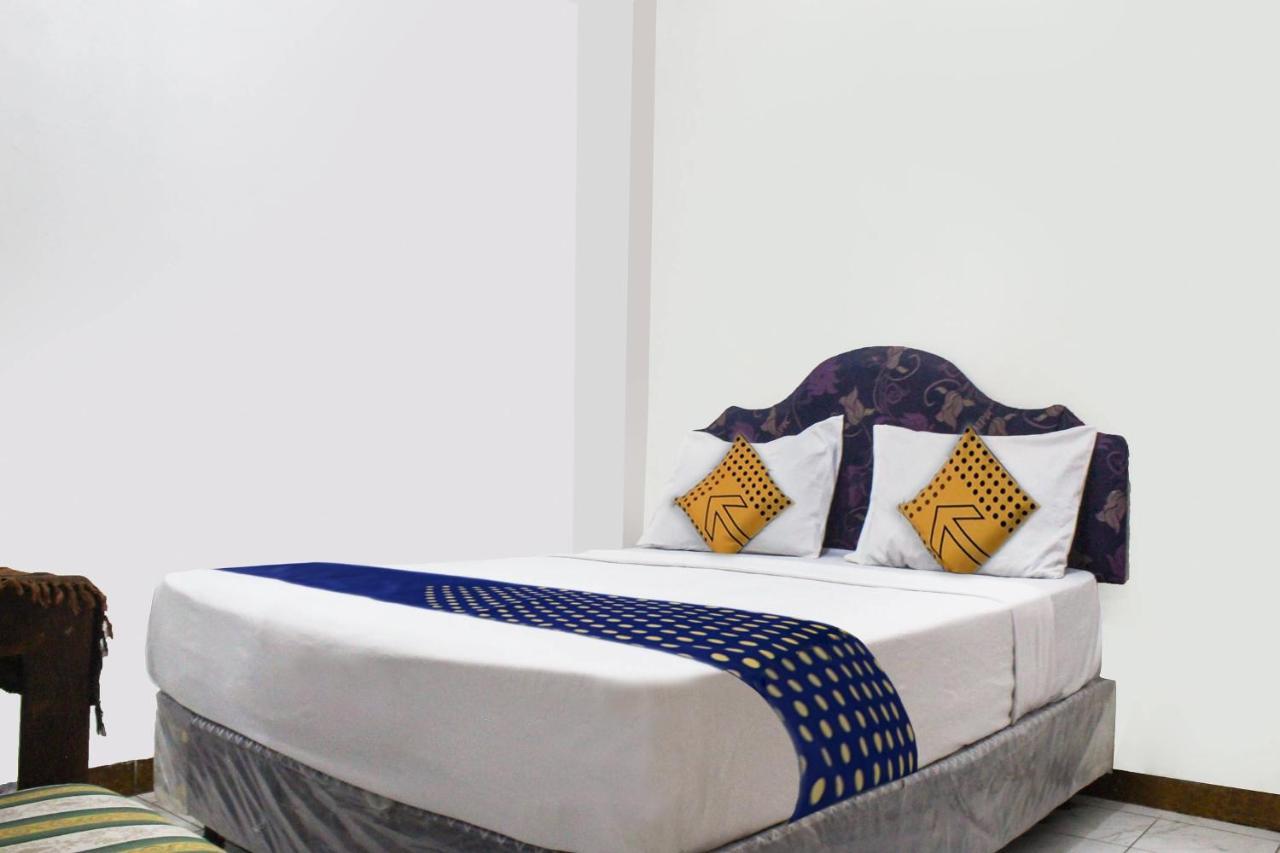 Spot On 91212 Hotel Kelimutu Kupang  Esterno foto