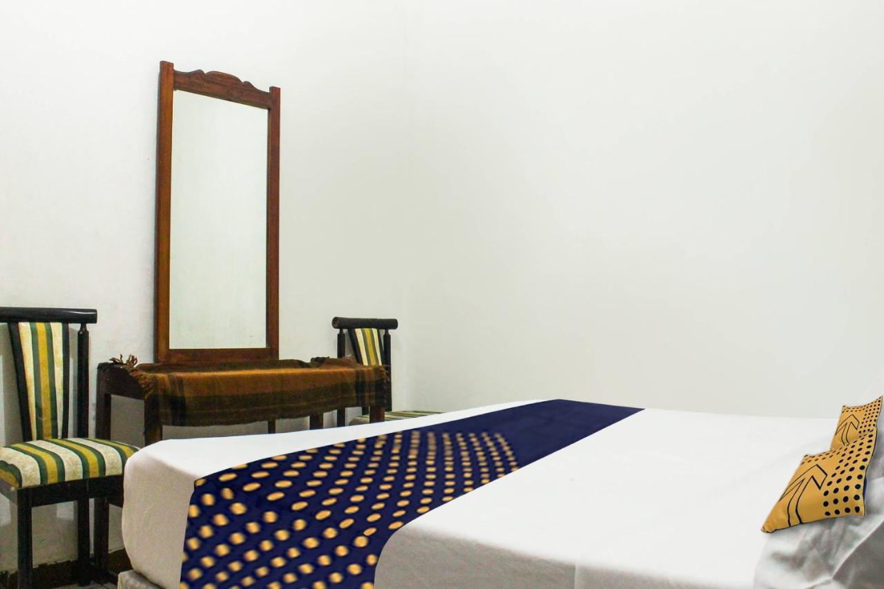 Spot On 91212 Hotel Kelimutu Kupang  Esterno foto