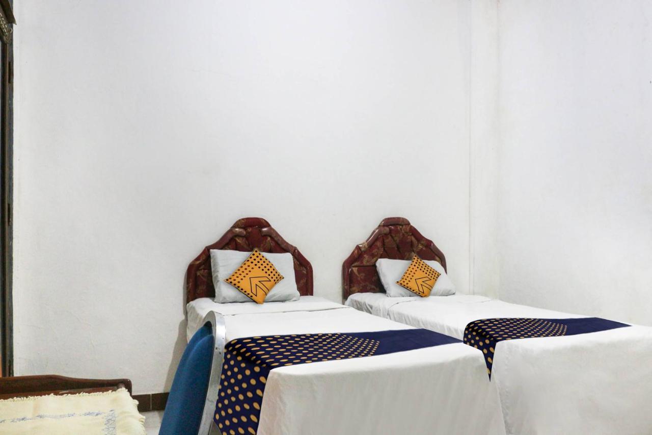 Spot On 91212 Hotel Kelimutu Kupang  Esterno foto