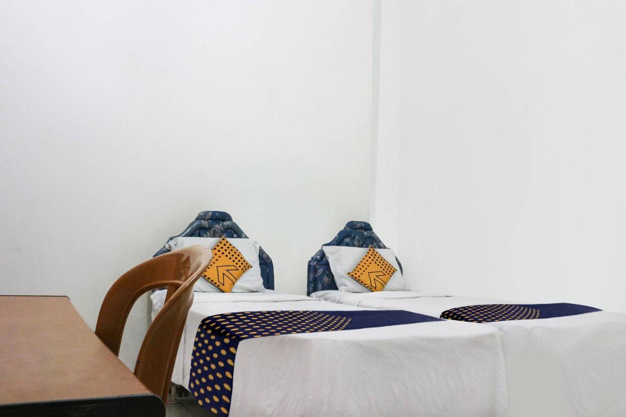 Spot On 91212 Hotel Kelimutu Kupang  Esterno foto