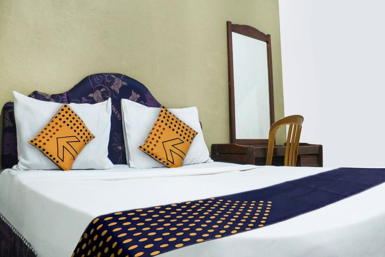 Spot On 91212 Hotel Kelimutu Kupang  Esterno foto