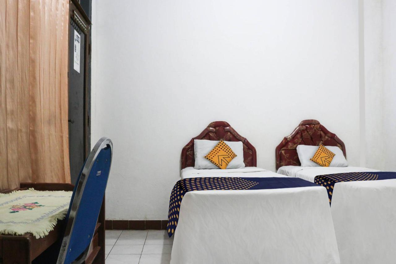 Spot On 91212 Hotel Kelimutu Kupang  Esterno foto
